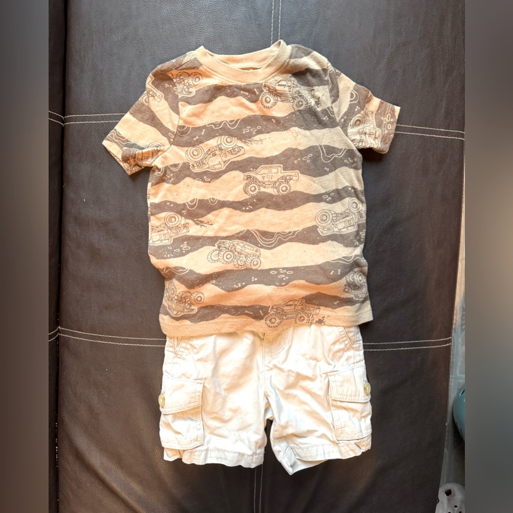 Cute toddler boys T-shirt and shorts size 3-T, gently used, in great condition🥰🥰